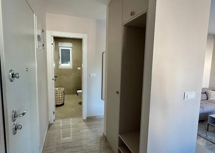 Apartment Nira Vir