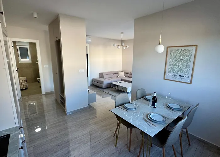 Nira Apartment *